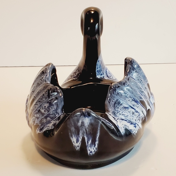 Vintage Blue Mountain Pottery Ceramic Swan Sculpture - Picture 4 of 10